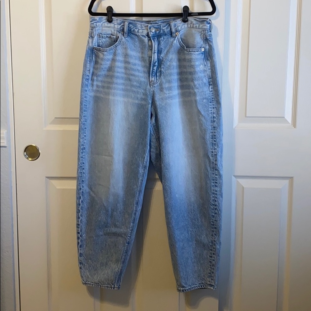 American Eagle Relaxed Mom Jeans